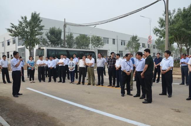 市、區(qū)觀摩團(tuán)到華紡科技產(chǎn)業(yè)園實地考察